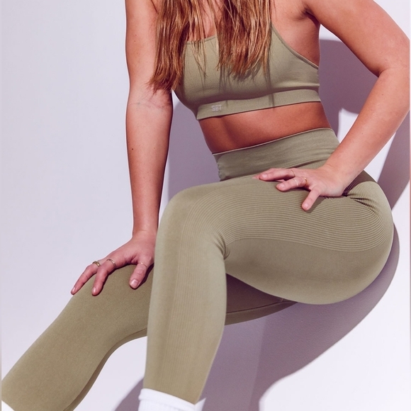 SET Active Pants - Set Active x Madelyn Cline Sculptflex Leggings M